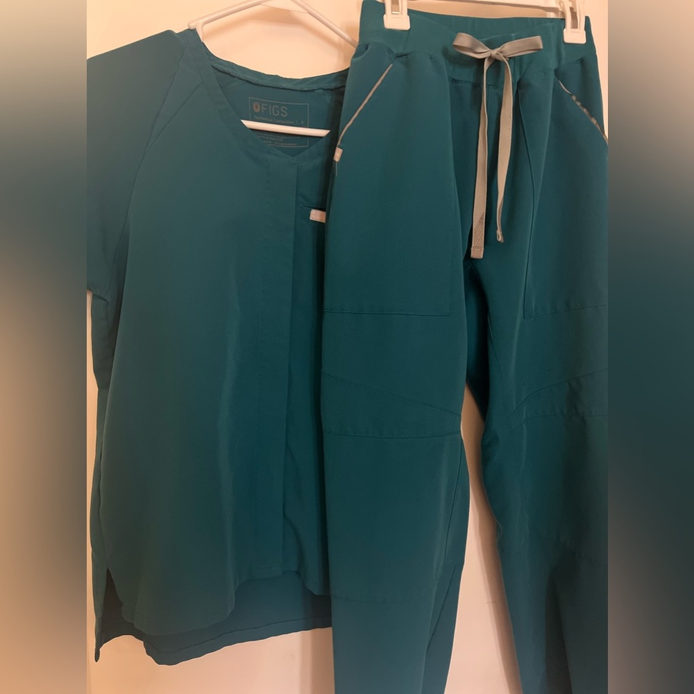 Figs scrub set - size small and small petite - Caribbean blue